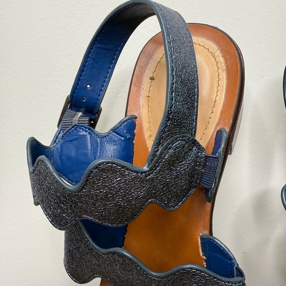 Marc Fisher Omalla Scallop Sandal - Picture 5 of 10